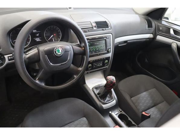 Skoda Octavia II (A5) Рестайлинг с пробегом 2012 года, цена 709 000 рублей, 281000 км, лифтбек, Автокод Объявления