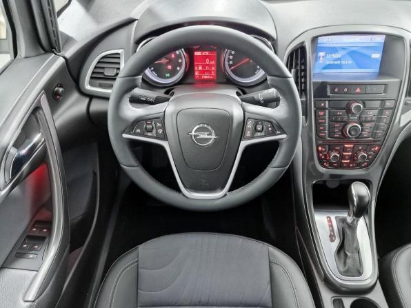 Opel Astra J Рестайлинг с пробегом 2013 года, цена 699 000 рублей, 170825 км, хэтчбек, Автокод Объявления