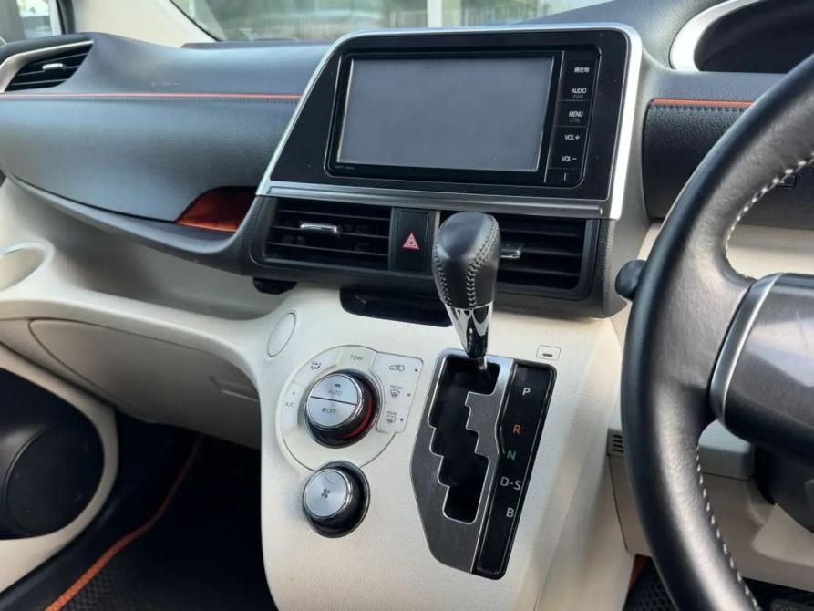 Toyota Sienta II Новосибирск  - изображение 17
