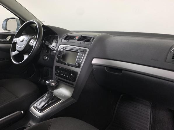 Skoda Octavia II (A5) Рестайлинг с пробегом 2013 года, цена 865 000 рублей, 216310 км, лифтбек, Автокод Объявления
