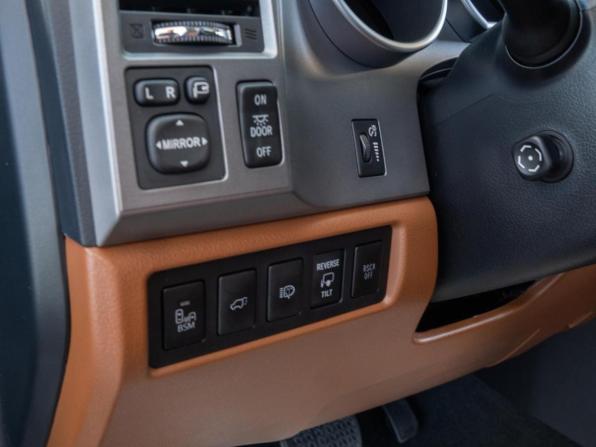 Toyota Sequoia II с пробегом 2014 года, цена 12 899 000 рублей, 6553 км, внедорожник, Автокод Объявления