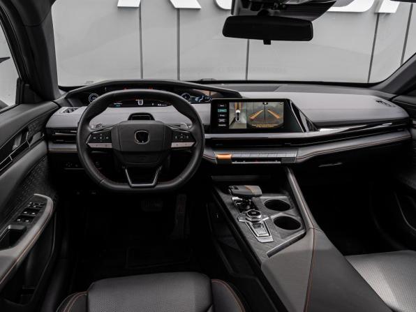 Changan UNI-V I с пробегом 2023 года, цена 2 190 000 рублей, 51430 км, лифтбек, Автокод Объявления