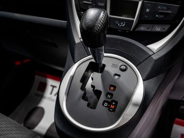 Toyota Ractis II с пробегом 2015 года, цена 1 055 000 рублей, 60900 км, хэтчбек, Автокод Объявления