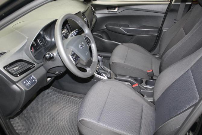 Hyundai Solaris II Рестайлинг с пробегом 2021 года, цена 1 579 000 рублей, 61518 км, седан, Автокод Объявления