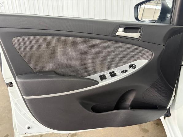 Hyundai Solaris I с пробегом 2011 года, цена 697 000 рублей, 256000 км, седан, Автокод Объявления
