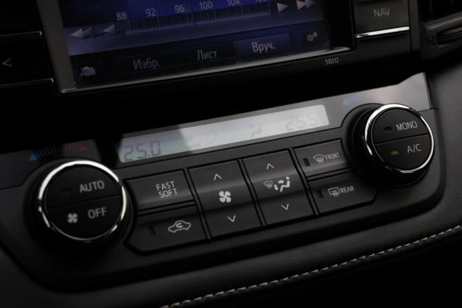 Toyota RAV4 IV (XA40) Рестайлинг с пробегом 2015 года, цена 2 499 000 рублей, 117481 км, внедорожник, Автокод Объявления