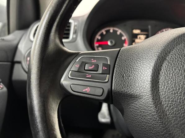 Volkswagen Polo V с пробегом 2015 года, цена 725 000 рублей, 209340 км, седан, Автокод Объявления