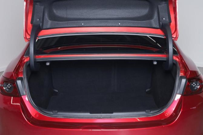 Mazda 3 IV (BP) с пробегом 2020 года, цена 1 899 000 рублей, 40224 км, седан, Автокод Объявления