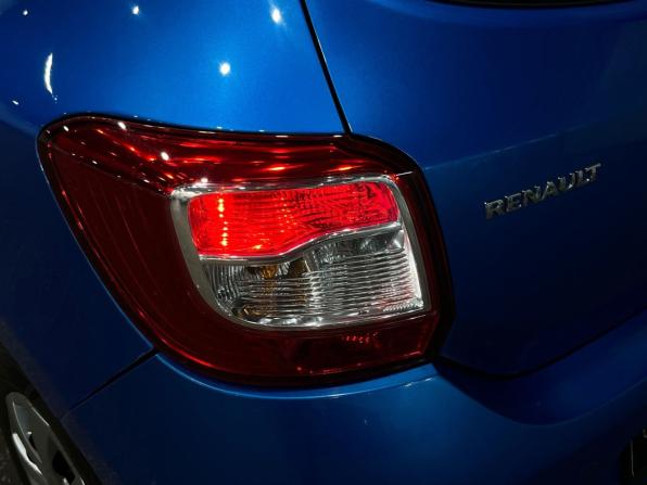 Renault Sandero II с пробегом 2017 года, цена 899 000 рублей, 98276 км, хэтчбек, Автокод Объявления