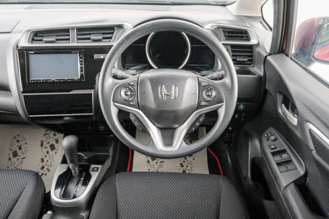 Honda Fit III Рестайлинг с пробегом 2018 года, цена 1 229 000 рублей, 64878 км, хэтчбек, Автокод Объявления