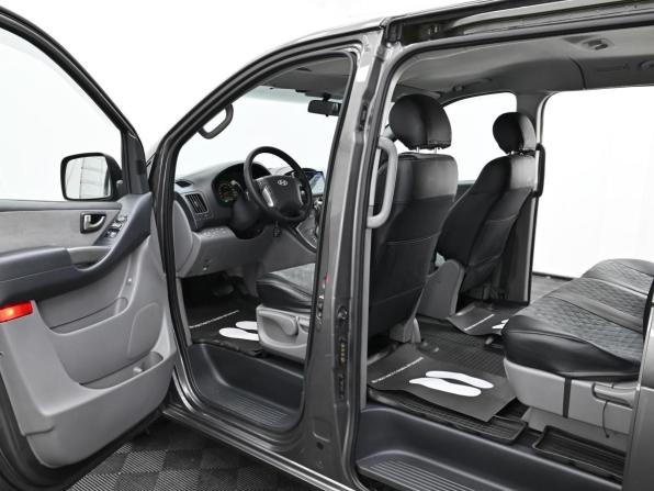 Hyundai H-1 II с пробегом 2012 года, цена 1 599 000 рублей, 157000 км, минивэн, Автокод Объявления