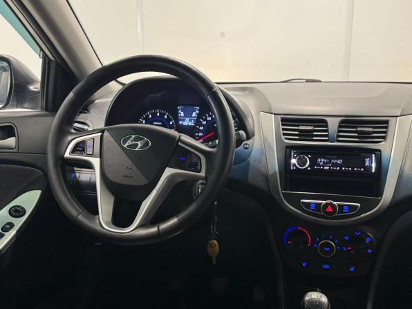 Hyundai Solaris I с пробегом 2014 года, цена 800 000 рублей, 198001 км, седан, Автокод Объявления