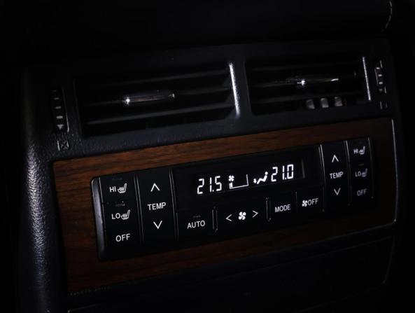 Toyota Land Cruiser 200 Series Рестайлинг 2 с пробегом 2018 года, цена 6 448 000 рублей, 137908 км, внедорожник, Автокод Объявления