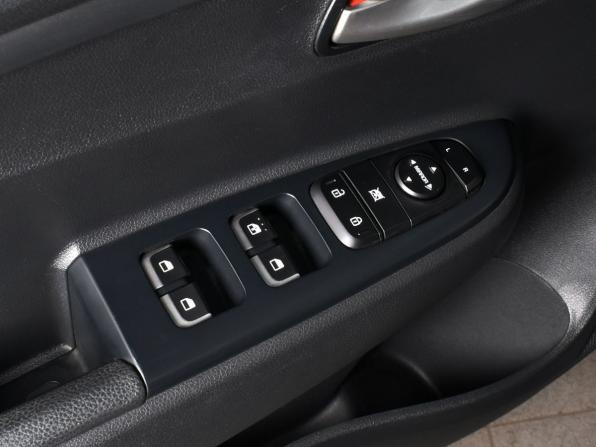 Kia Rio IV Рестайлинг с пробегом 2021 года, цена 1 669 999 рублей, 57537 км, хэтчбек, Автокод Объявления