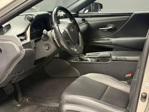 Lexus ES VII с пробегом 2020 года, цена 3 100 000 рублей, 82823 км, седан, Автокод Объявления