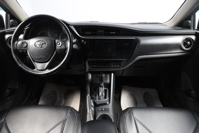 Toyota Corolla XI (E160 E170 E180) Рестайлинг 1 с пробегом 2018 года, цена 1 899 000 рублей, 89000 км, седан, Автокод Объявления