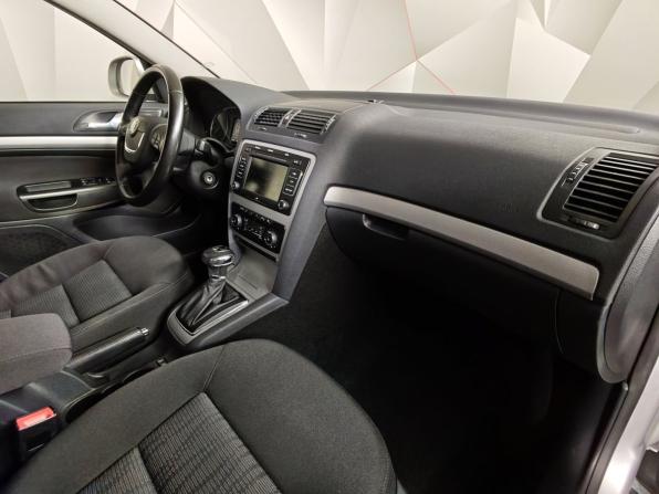 Skoda Octavia II (A5) Рестайлинг с пробегом 2011 года, цена 955 000 рублей, 100526 км, лифтбек, Автокод Объявления