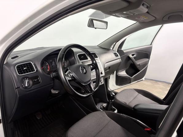 Volkswagen Polo V Рестайлинг с пробегом 2015 года, цена 1 135 000 рублей, 142363 км, седан, Автокод Объявления
