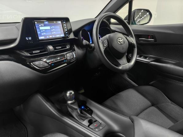 Toyota C-HR I с пробегом 2019 года, цена 2 150 000 рублей, 69000 км, внедорожник, Автокод Объявления