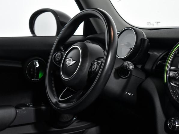 Mini Hatch III (F55/F56) с пробегом 2014 года, цена 1 498 600 рублей, 107000 км, хэтчбек, Автокод Объявления