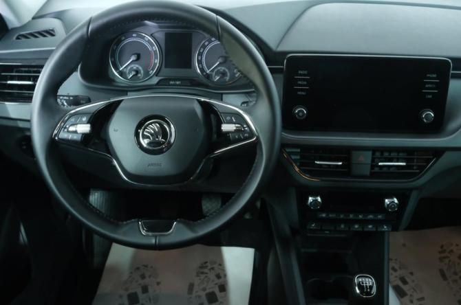 Skoda Rapid II с пробегом 2021 года, цена 2 309 000 рублей, 6000 км, лифтбек, Автокод Объявления