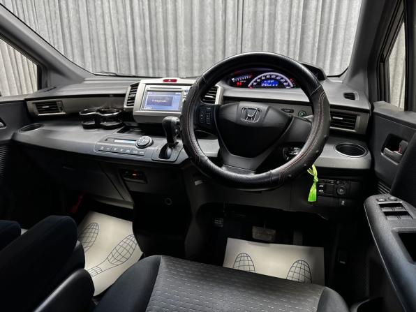 Honda Freed I Рестайлинг с пробегом 2013 года, цена 1 200 000 рублей, 130187 км, компактвэн, Автокод Объявления