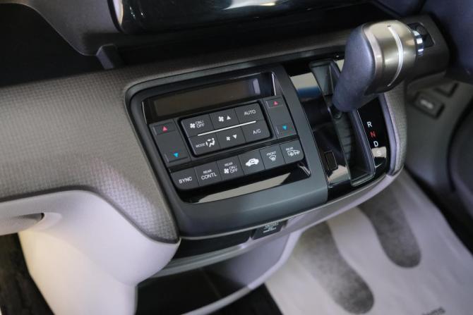 Honda Stepwgn V Рестайлинг с пробегом 2019 года, цена 2 249 000 рублей, 78000 км, минивэн, Автокод Объявления