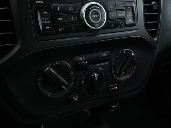 Nissan Juke I с пробегом 2012 года, цена 919 000 рублей, 98080 км, внедорожник, Автокод Объявления