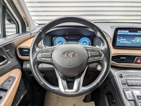 Hyundai Santa Fe IV Рестайлинг с пробегом 2022 года, цена 3 990 000 рублей, 28562 км, внедорожник, Автокод Объявления