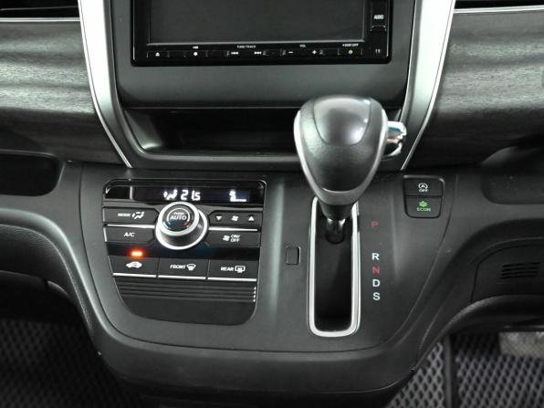 Honda Freed II с пробегом 2018 года, цена 1 590 000 рублей, 62517 км, компактвэн, Автокод Объявления