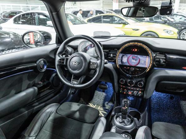 Mini Hatch III (F55/F56) Рестайлинг 2 с пробегом 2021 года, цена 3 649 700 рублей, 79207 км, хэтчбек, Автокод Объявления