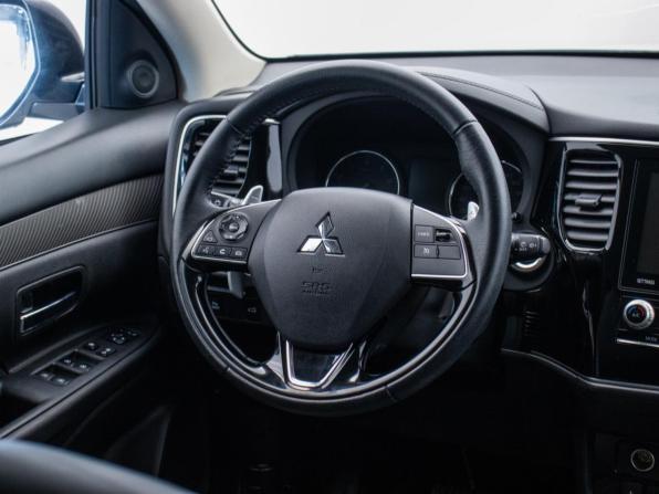 Mitsubishi Outlander III Рестайлинг 3 с пробегом 2021 года, цена 2 895 000 рублей, 51000 км, внедорожник, Автокод Объявления