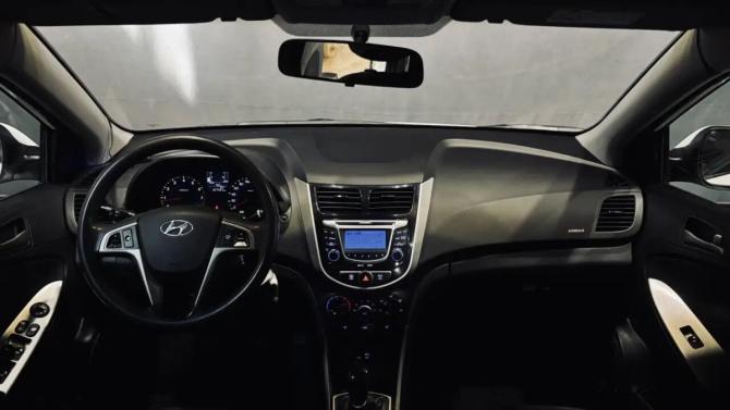 Hyundai Solaris I Рестайлинг с пробегом 2015 года, цена 903 000 рублей, 128000 км, седан, Автокод Объявления