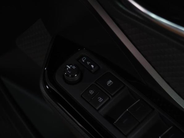 Toyota C-HR I Рестайлинг с пробегом 2021 года, цена 2 389 000 рублей, 24933 км, внедорожник, Автокод Объявления