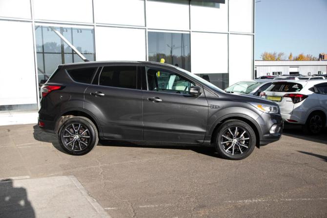 Ford Kuga II Рестайлинг с пробегом 2017 года, цена 1 697 000 рублей, 133800 км, внедорожник, Автокод Объявления