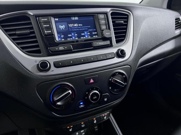Hyundai Solaris II с пробегом 2018 года, цена 1 280 000 рублей, 142233 км, седан, Автокод Объявления