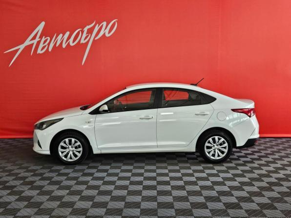 Hyundai Solaris II Рестайлинг с пробегом 2021 года, цена 1 399 000 рублей, 129703 км, седан, Автокод Объявления