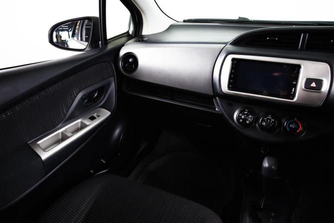 Toyota Vitz III (XP130) Рестайлинг с пробегом 2016 года, цена 819 000 рублей, 217547 км, хэтчбек, Автокод Объявления