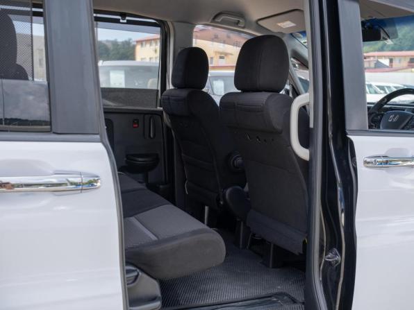 Honda Stepwgn V с пробегом 2015 года, цена 2 299 000 рублей, 105093 км, минивэн, Автокод Объявления