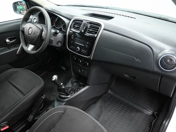 Renault Logan II с пробегом 2017 года, цена 719 800 рублей, 261000 км, седан, Автокод Объявления