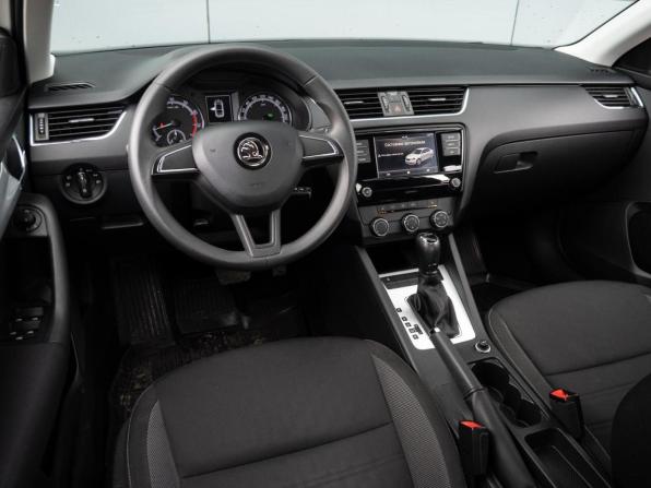 Skoda Octavia III (A7) Рестайлинг с пробегом 2018 года, цена 1 790 000 рублей, 61836 км, лифтбек, Автокод Объявления