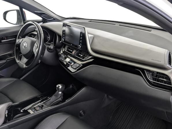 Toyota C-HR I Рестайлинг с пробегом 2021 года, цена 2 845 000 рублей, 55095 км, внедорожник, Автокод Объявления