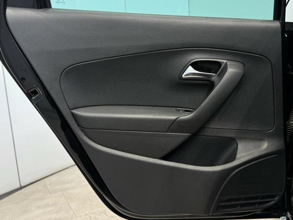 Volkswagen Polo V Рестайлинг с пробегом 2018 года, цена 1 105 000 рублей, 215425 км, седан, Автокод Объявления