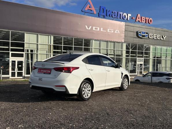 Hyundai Solaris II с пробегом 2017 года, цена 1 060 000 рублей, 194638 км, седан, Автокод Объявления