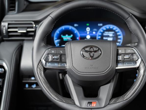Новый Toyota Land Cruiser 300 Series 2025 года, цена 18 890 000 рублей, внедорожник, Автокод Объявления