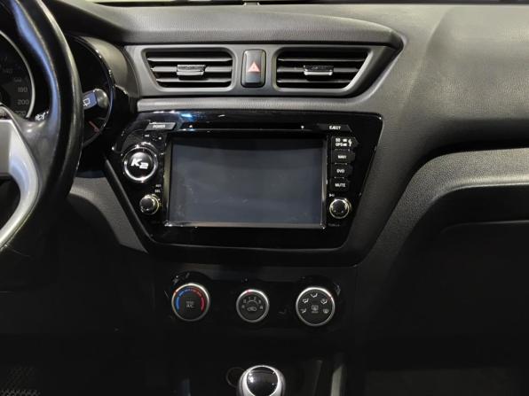 Kia Rio III Рестайлинг с пробегом 2015 года, цена 977 000 рублей, 94392 км, хэтчбек, Автокод Объявления