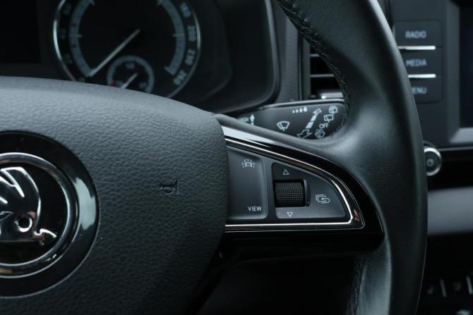 Skoda Karoq I с пробегом 2020 года, цена 2 250 000 рублей, 42882 км, внедорожник, Автокод Объявления