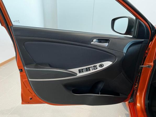 Hyundai Solaris I Рестайлинг с пробегом 2015 года, цена 1 060 000 рублей, 138483 км, седан, Автокод Объявления