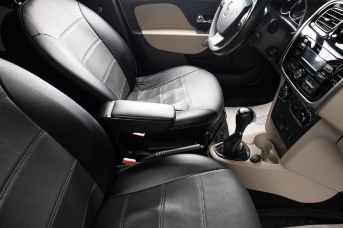 Renault Logan II с пробегом 2017 года, цена 899 000 рублей, 73150 км, седан, Автокод Объявления