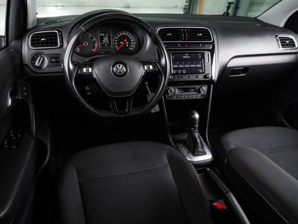 Volkswagen Polo V Рестайлинг с пробегом 2017 года, цена 1 299 000 рублей, 98779 км, седан, Автокод Объявления
